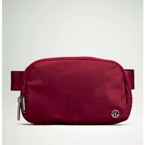 🍷 Lululemon Everywhere Belt Bag in Red Merlot colour - NWT